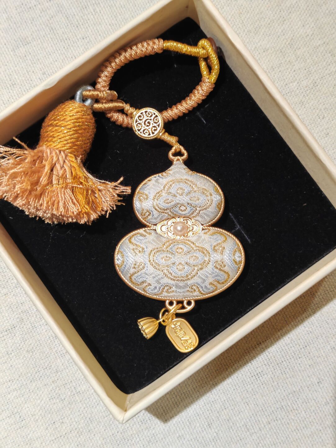 White & Gold 'Dingsheng' Gourd