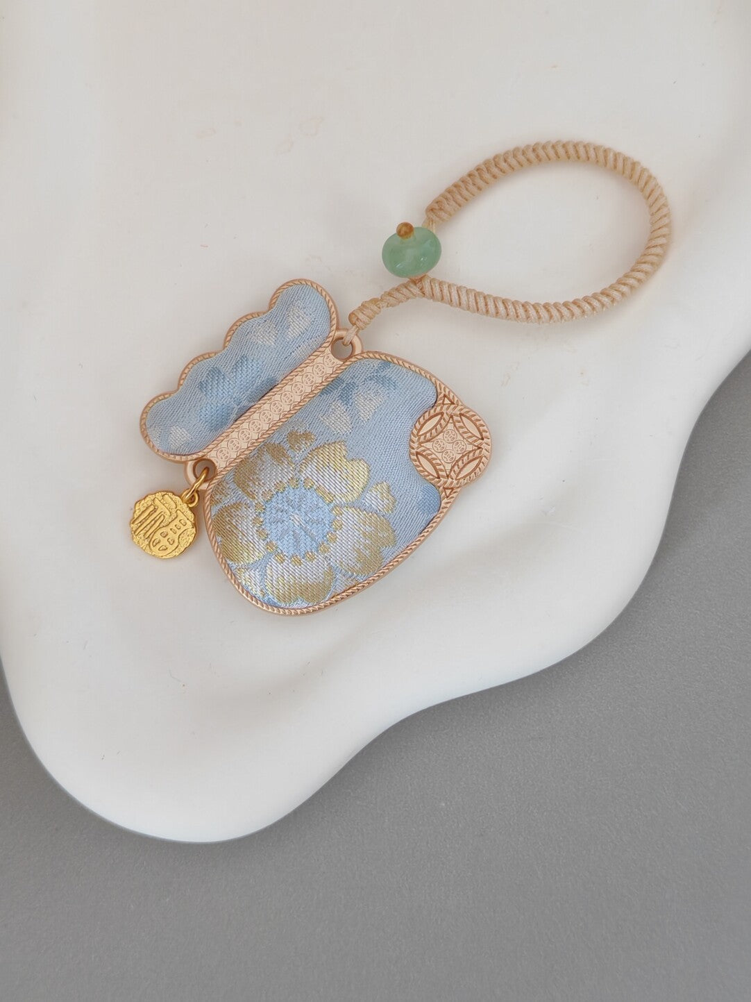 Gradient Daisy Fortune Pouch
